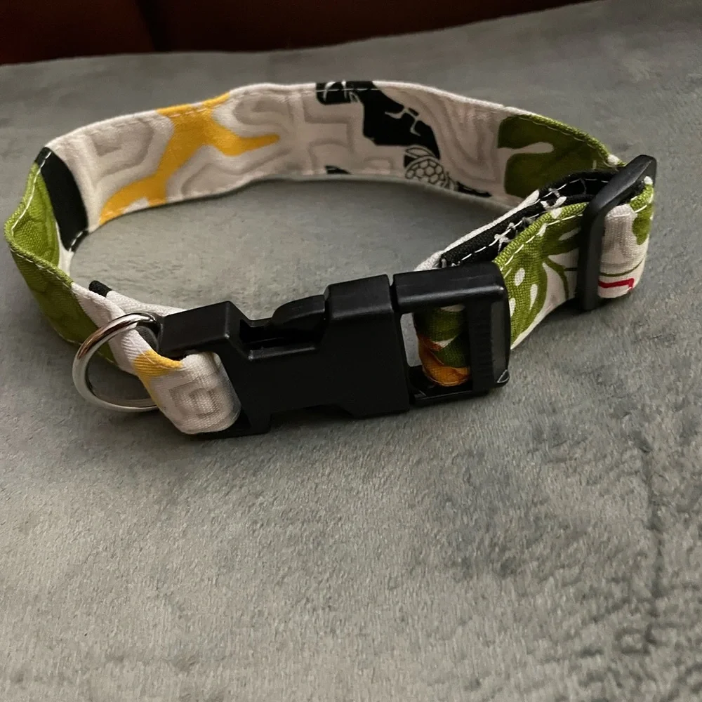 Brand new Hawaiian Green White Yellow Dog Collar Size 8-12”.